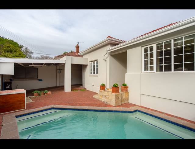 3 BEDROOM FREEHOLD RENTED IN RONDEBOSCH